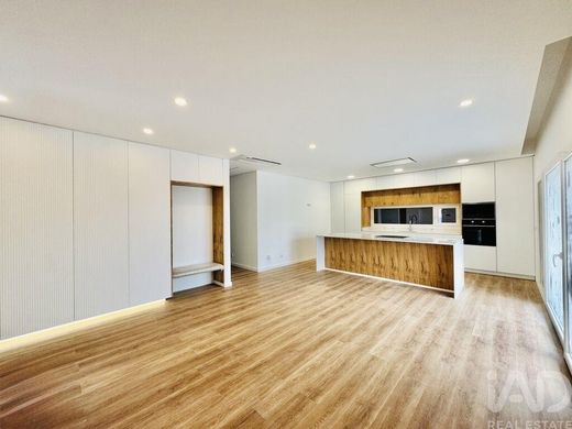 Luxury House for sale in Seixal, 550 000 €, Photo 1
