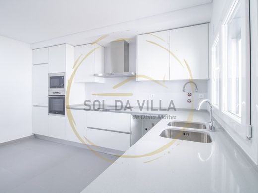 Luxury House for sale in Seixal, 585 000 €, Photo 1