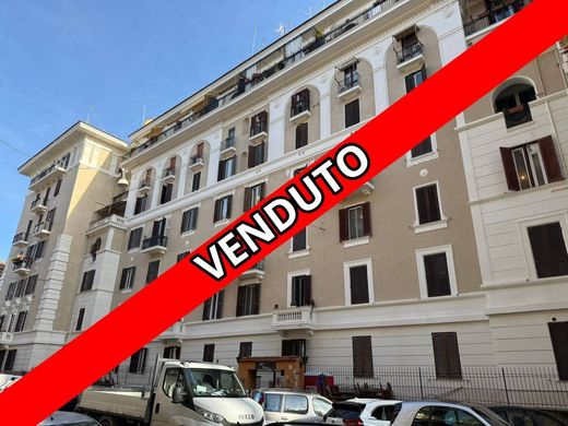 Luxury Apartment for sale in Rome, 950 000 €, Photo 1