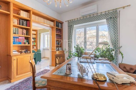 Luxury Apartment for sale in Rome, 700 000 €, Photo 1