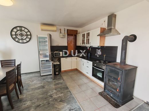 Luxury House for sale in Pula, 850 000 €, Photo 1