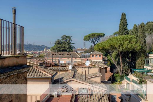 Luxury Apartment for sale in Rome, 1 800 000 €, Photo 2