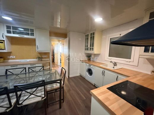 Luxury Apartment for sale in Girona, 450 000 €, Photo 1