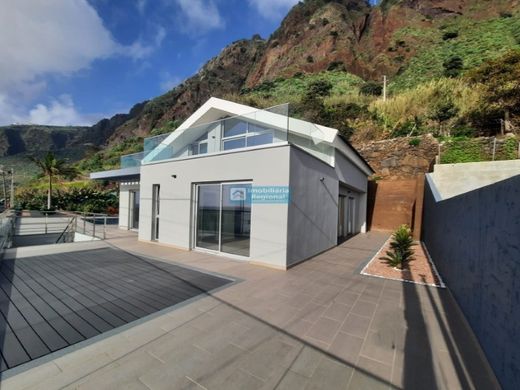 Luxury House for sale in Calheta, 1 150 000 €, Photo 1