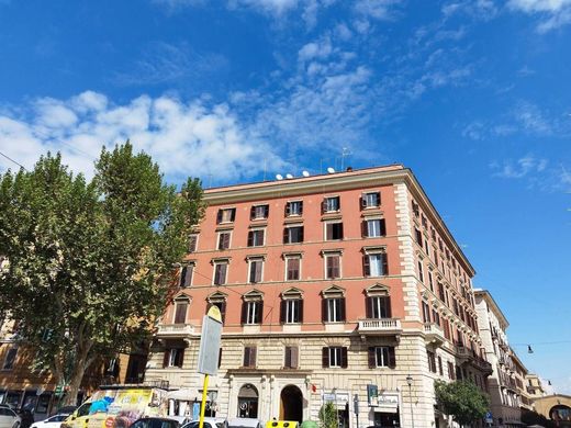 Luxury Apartment for sale in Rome, 579 000 €, Photo 1