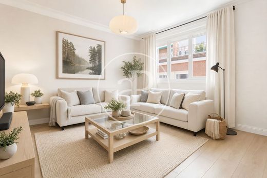 Luxury Apartment for sale in Madrid, 1 090 000 €, Photo 1
