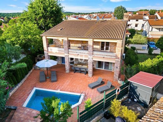 Maison de luxe à vendre à Funtana, 571 000 €, Photo 1