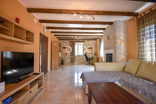Maison de luxe à vendre à Funtana, 571 000 €, Photo 2