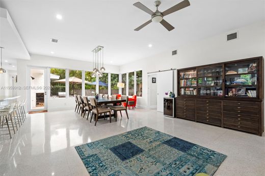 Luxury House for sale in Miami Beach, 2 834 329 €, Photo 2