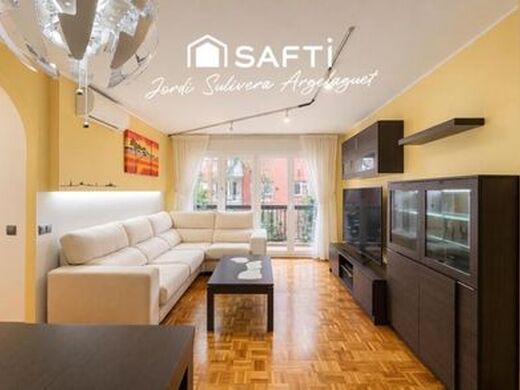 Luxury Apartment for sale in Girona, 480 000 €, Photo 1