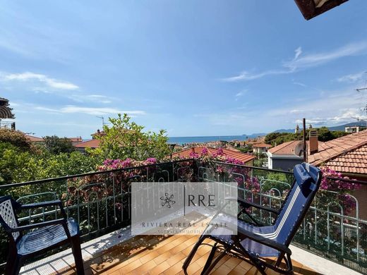 Luxury House for sale in Borgio, 750 000 €, Photo 1