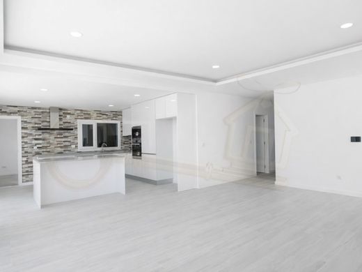 Maison de luxe à vendre à Seixal, 640 000 €, Photo 3