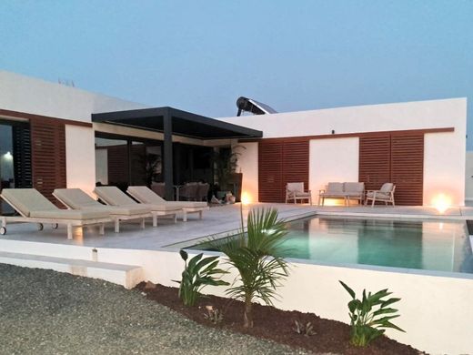 Luxury House for sale in La Oliva, 1 100 000 €, Photo 2