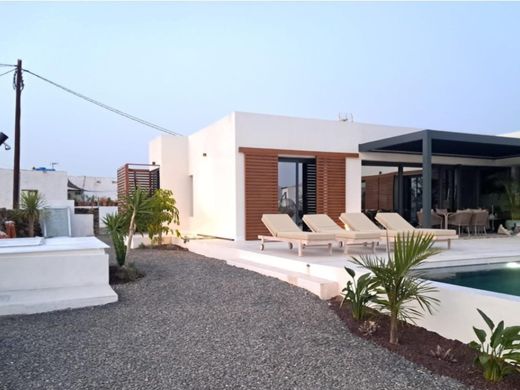 Luxury House for sale in La Oliva, 1 100 000 €, Photo 4
