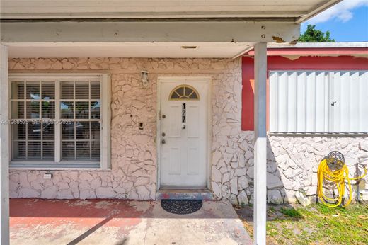 Luxury House for sale in Miami, 421 097 €, Photo 1