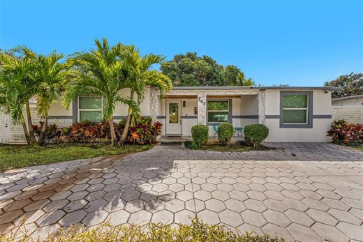 Luxury House for sale in North Miami, 495 155 €, Photo 1