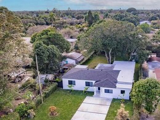 Luxury House for sale in North Miami, 1 033 350 €, Photo 1