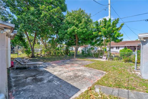 Luxury House for sale in Miami, 421 097 €, Photo 3