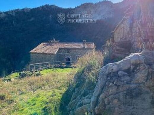 Luxury House for sale in Albanyà, 0 €, Photo 1