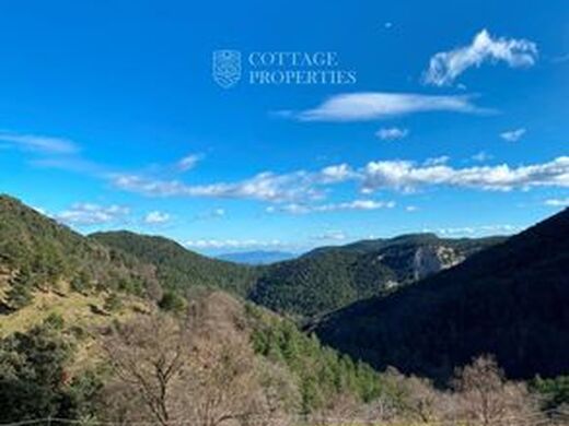 Luxury House for sale in Albanyà, 0 €, Photo 2