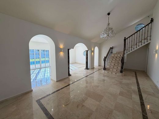 Luxury House for sale in Marbella, 2 250 000 €, Photo 2