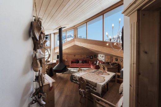 Luxury Apartment for sale in Corvara In Badia, 1 525 000 €, Photo 1
