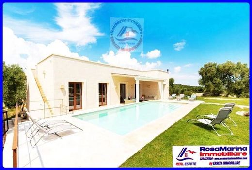 Luxury House for sale in Ostuni, 699 000 €, Photo 1