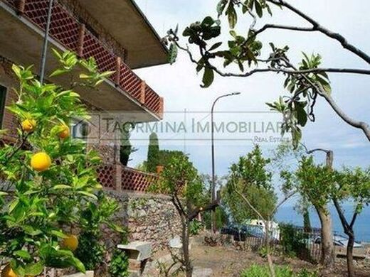 Luxury House for sale in Taormina, 800 000 €, Photo 1