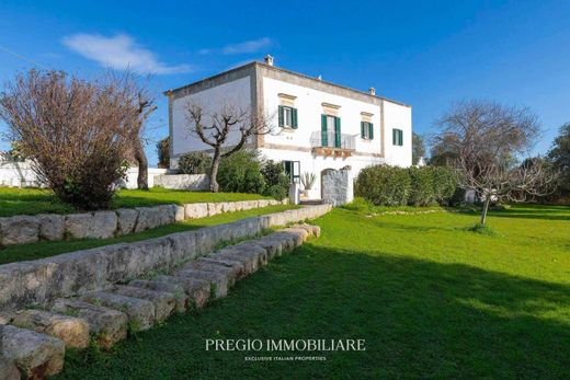 Luxury House for sale in Ostuni, 1 350 000 €, Photo 1