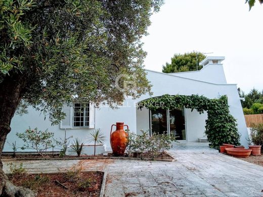 Luxury House for sale in Ostuni, 600 000 €, Photo 1
