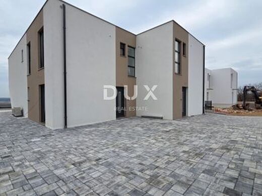 Maison de luxe à vendre à Crikvenica, 525 000 €, Photo 2