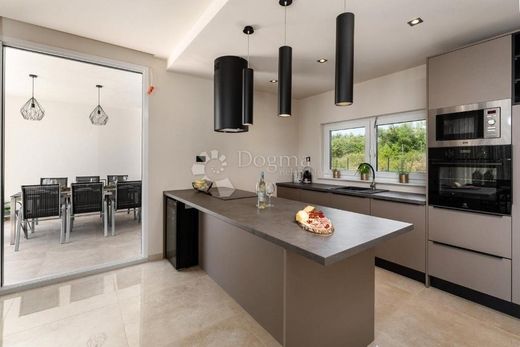 Maison de luxe à vendre à Porec, 1 250 000 €, Photo 6