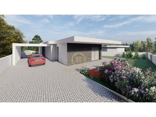 Maison de luxe à vendre à Viseu, 453 000 €, Photo 1