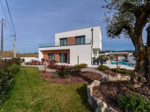 Luxury House for sale in Alcobaça, 560 000 €, Photo 1