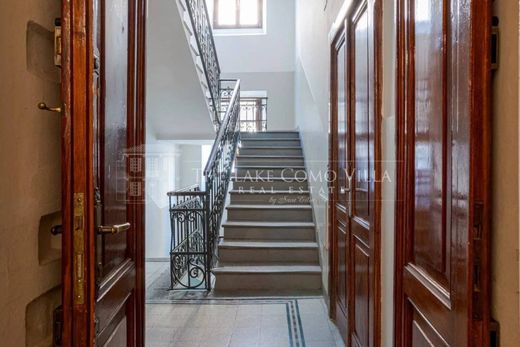 Luxury Apartment for sale in Como, 690 000 €, Photo 1