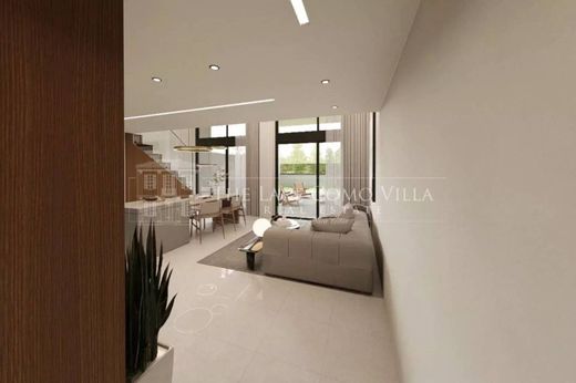 Luxury Apartment for sale in Menaggio, 810 000 €, Photo 2