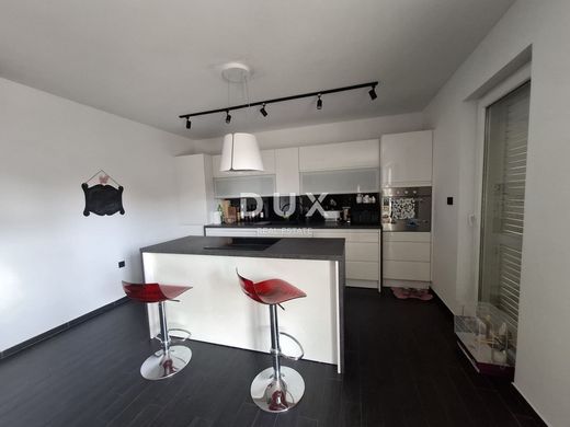 Appartement de luxe à vendre à Pula, 405 200 €, Photo 2