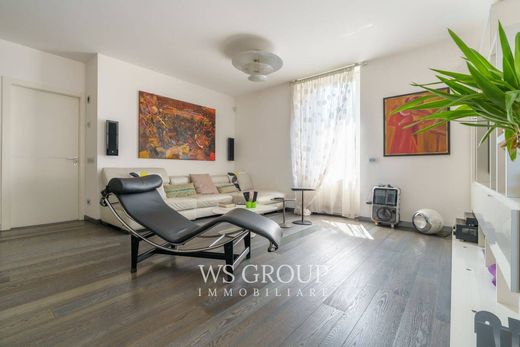 Luxury House for sale in Monza, 650 000 €, Photo 1
