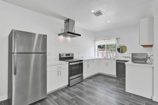 Luxury House for sale in Fort Lauderdale, 548 829 €, Photo 1