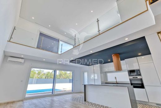 Luxury House for sale in Sesimbra, 655 000 €, Photo 1