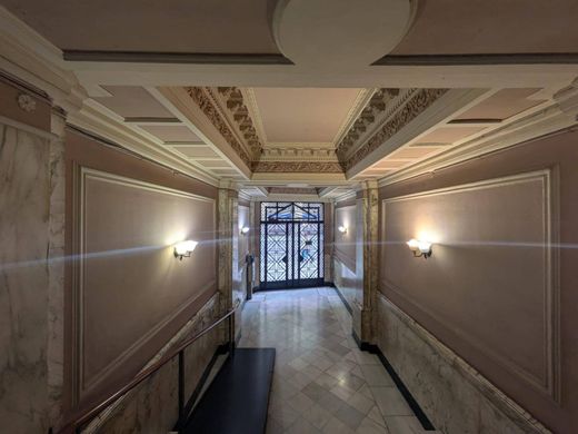 Luxury Apartment for sale in Barcelona, 795 000 €, Photo 2