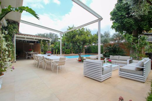 Luxury House for sale in Catania, 1 980 000 €, Photo 1