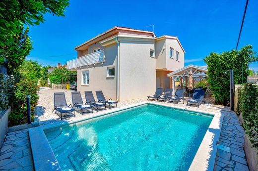Luxury House for sale in Ližnjan, 515 000 €, Photo 1