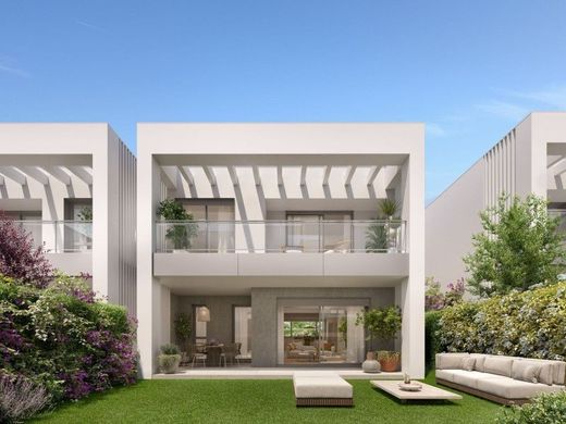 Luxury House for sale in Marbella, 1 950 000 €, Photo 1