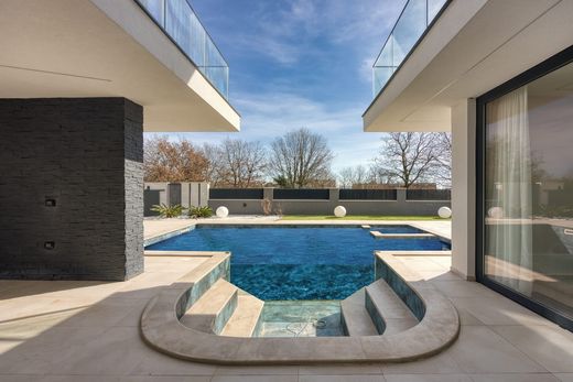 Luxury House for sale in Ližnjan, 0 €, Photo 1