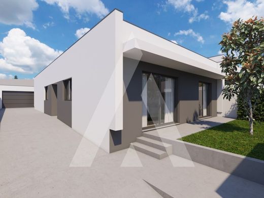 Luxury House for sale in Santa Maria Da Feira, 440 000 €, Photo 5