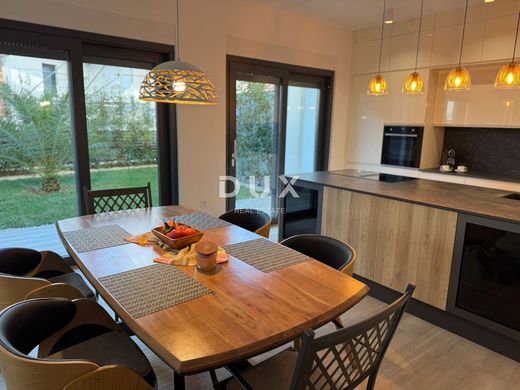 Maison de luxe à vendre à Porec, 899 000 €, Photo 5