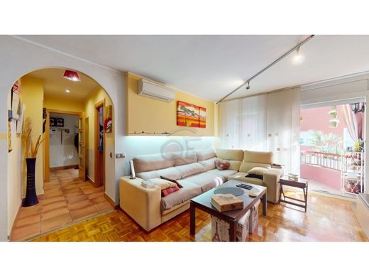 Luxury Apartment for sale in Girona, 480 000 €, Photo 1