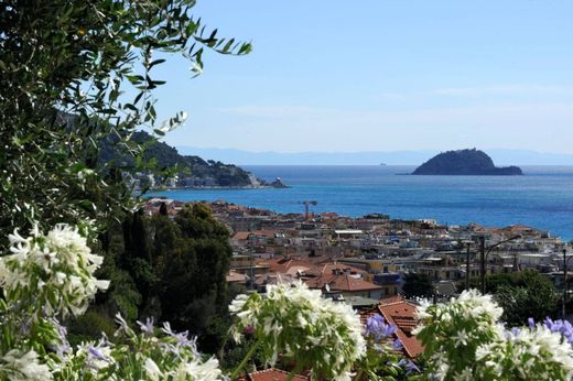 Luxury Apartment for sale in Alassio, 1 600 000 €, Photo 1