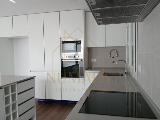 Luxury House for sale in Seixal, 640 000 €, Photo 1